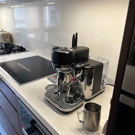 Private 1 Bed Accom With Bathroom In A 3 Bed Apartment - Melb Cbd, Regency Towers - Free Parking, Wifi And Pool Melbourne Dış mekan fotoğraf