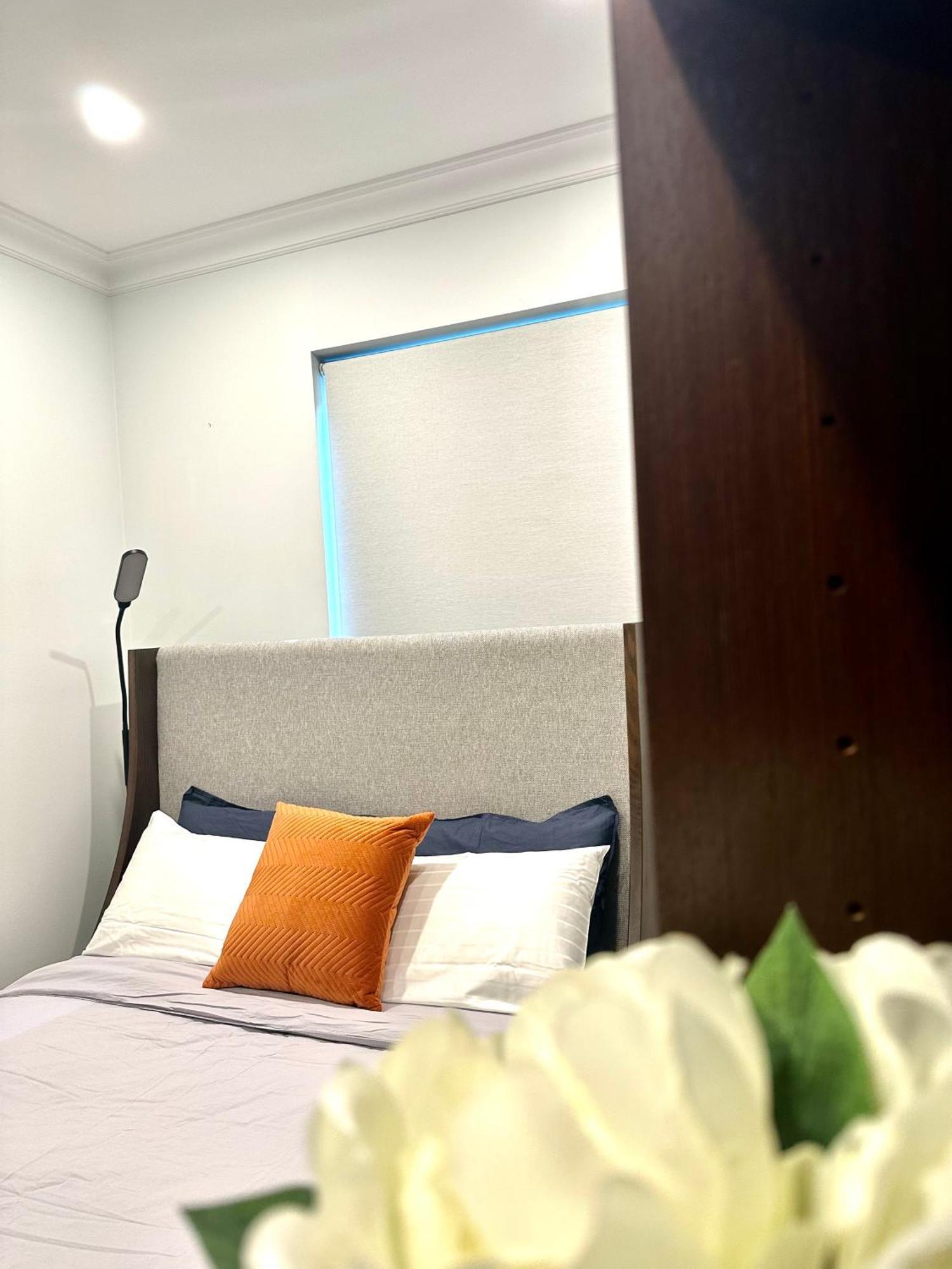 Private 1 Bed Accom With Bathroom In A 3 Bed Apartment - Melb Cbd, Regency Towers - Free Parking, Wifi And Pool Melbourne Dış mekan fotoğraf